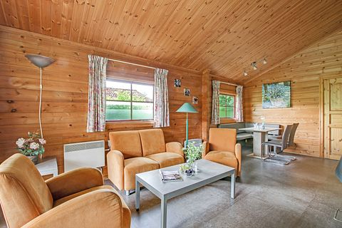 Houten huisje met veranda in de natuur - 3