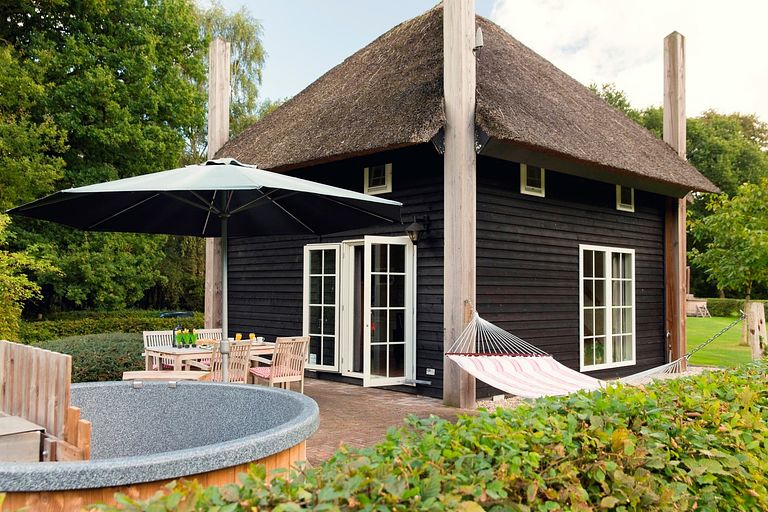 Hooiberg huisje met eigen hottub - 1