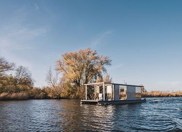 Luxury houseboat in nature reserve - 18