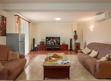 Large villa with private pool and spacious garden - 30