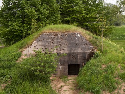 Sleep in a real Bunker - 5