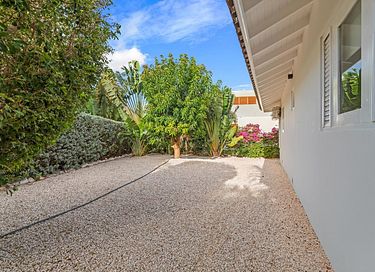 Tropische villa met grote tuin en zwembad - 30