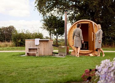 Wellness tiny house met sauna en hottub