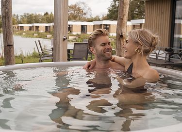 Luxe lodge aan het water met sauna en hottub