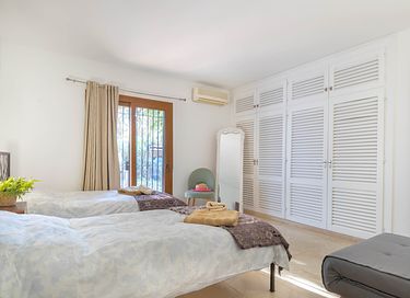 Large holiday home with private pool and garden - 20