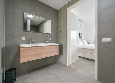 Luxuriöse Villa mit Whirlpool, Sauna und Steg - 9