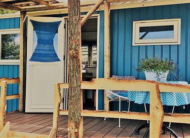 Fröhlicher Zirkuswagen mit schöner Veranda - 1