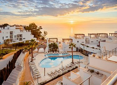 Modern apartment by the sea with pool view