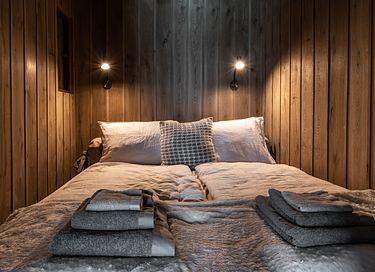 Beautifully renovated farmhouse with many luxuries - 16