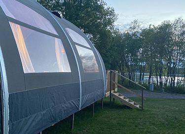 Tente glamping de luxe au bord d'un lac avec vue - 14