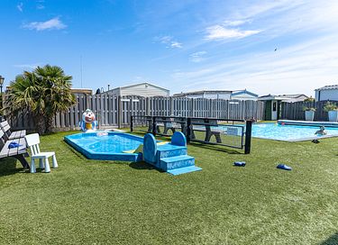 Spacious holiday home with hot tub and garden - 41