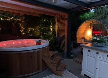 Romantic stay with hot tub and sauna - 13
