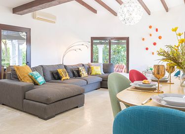 Large holiday home with private pool and garden - 13
