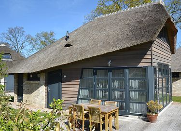 Thatched holiday home near beach and sea - 11