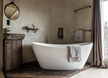 Beautifully renovated farmhouse with many luxuries - 2