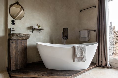 Beautifully renovated farmhouse with many luxuries - 2