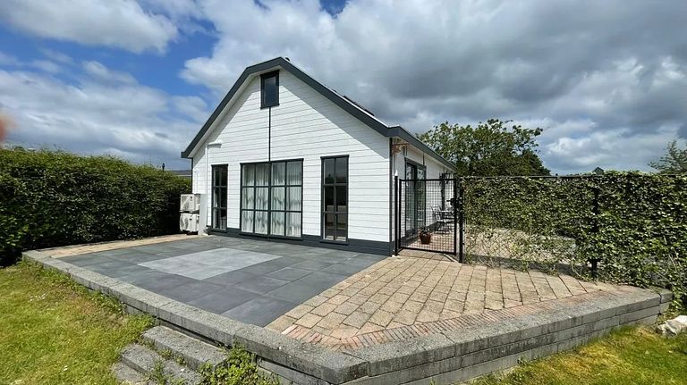 Gîte spacieux au bord d'un lac de loisirs - 1