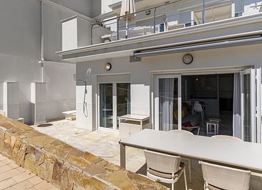 modern apartment on the beach - 11