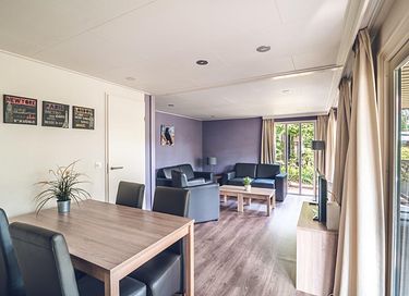 Bungalow with spacious porch on green park - 4