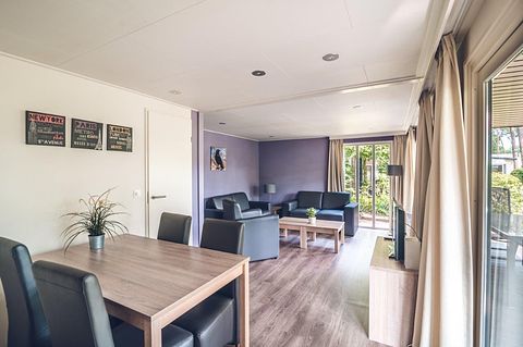Bungalow with spacious porch on green park - 4