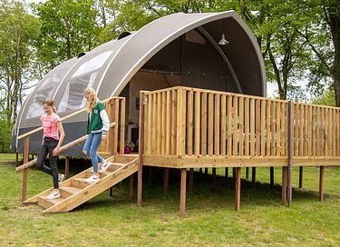 Tente glamping de luxe au bord d'un lac avec vue - 12