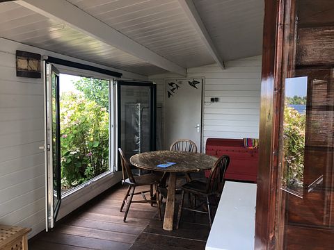 Blokhut op privé eiland met gratis motorboot - 4