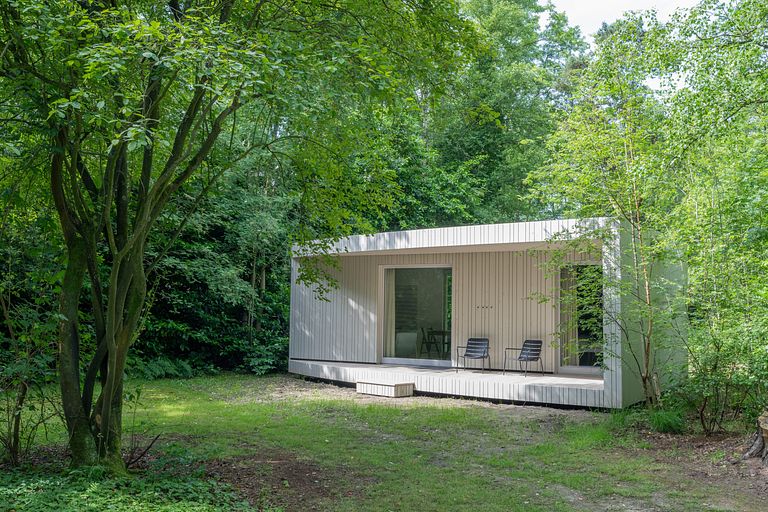 Uniek tiny house tussen de bomen - 1