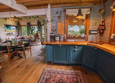Attractive log cabin close to beach and sea - 6