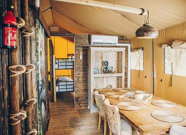 Tente safari de luxe en camping polyvalent - 9