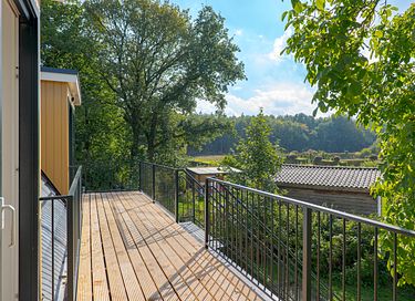 Spend the night overlooking the woods - 1