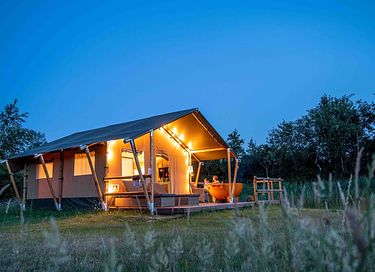 Romantic glamping tent with hot tub - 2