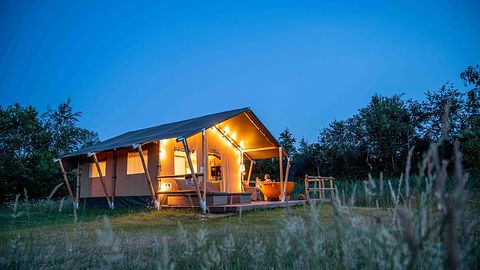 Romantic glamping tent with hot tub - 2