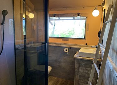 Ingerichte safaritent met privé hottub - 15