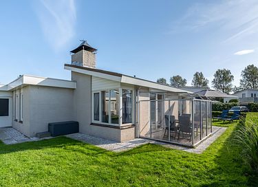 Bungalow with sauna in a nice vacation park