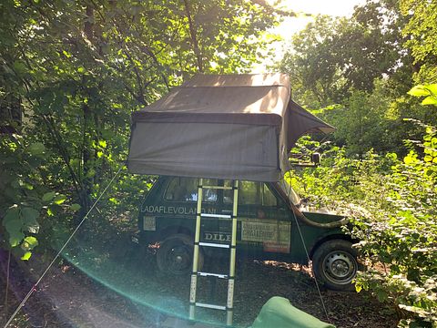 Ruime tent op het dak van een jeep - 5