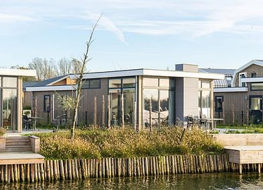 Logement de vacances au bord de l'eau dans un beau parc - 1