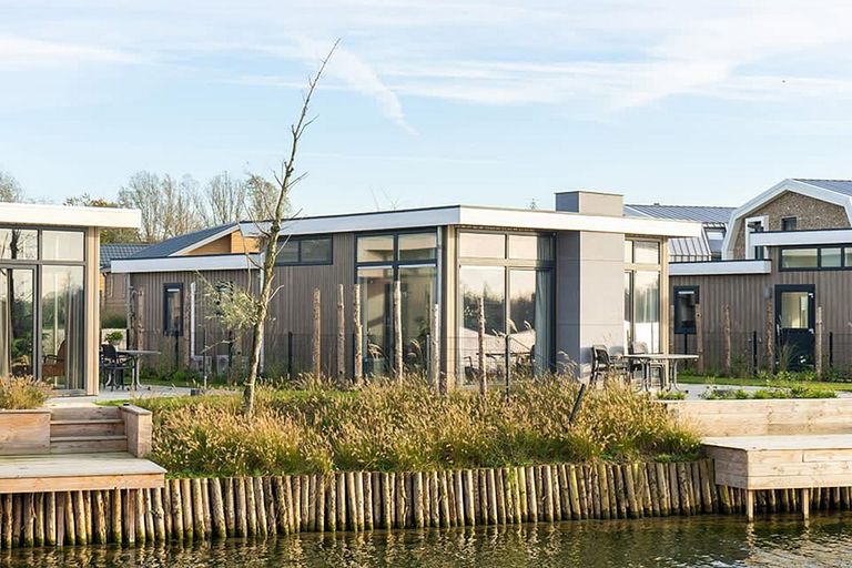 Logement de vacances au bord de l'eau dans un beau parc - 1