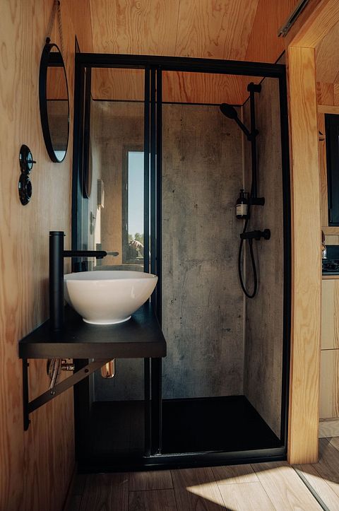 Tiny House aan een vijver in de Franse natuur - 5