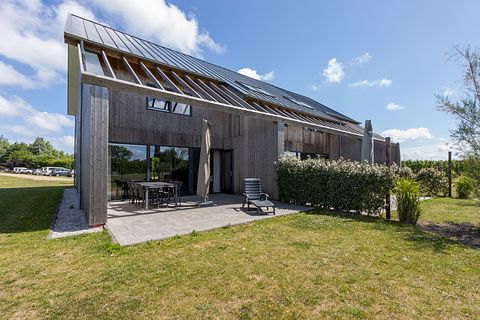 Sunny family home close to the beach - 2