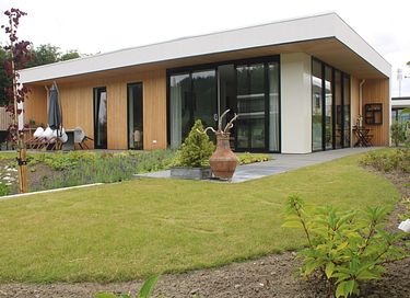 Vakantiewoning (4p) met hottub aan het water