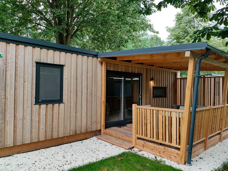 Houten chalet op familie vakantiepark - 1