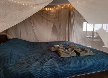 Einzigartiges Glamping Armeezelt mit Whirlpool und Ofen - 14