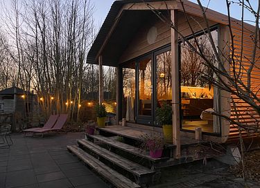 Maison enveloppante de bien-être avec sauna et bain à remous - 24