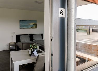 Beach apartment right on the water - 4