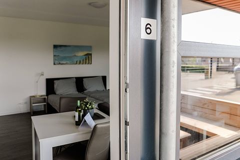 Beach apartment right on the water - 4