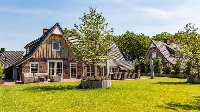 Geräumiges Einfamilienhaus mit großem Garten - 1