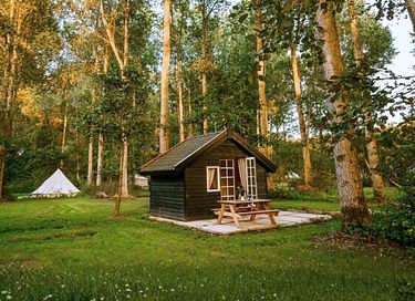 Intime Waldhütte für Naturliebhaber