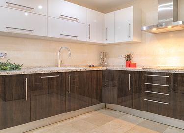 Large holiday home with private pool and garden - 19