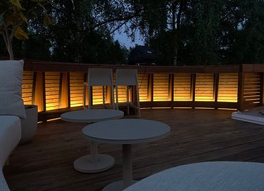 Chalet design avec bain à remous, sauna et terrasse sur le toit - 26