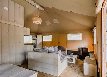 Luxury glamping lodge with private hot tub - 8
